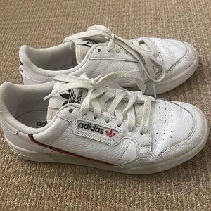 Adidas Sneakers 👟